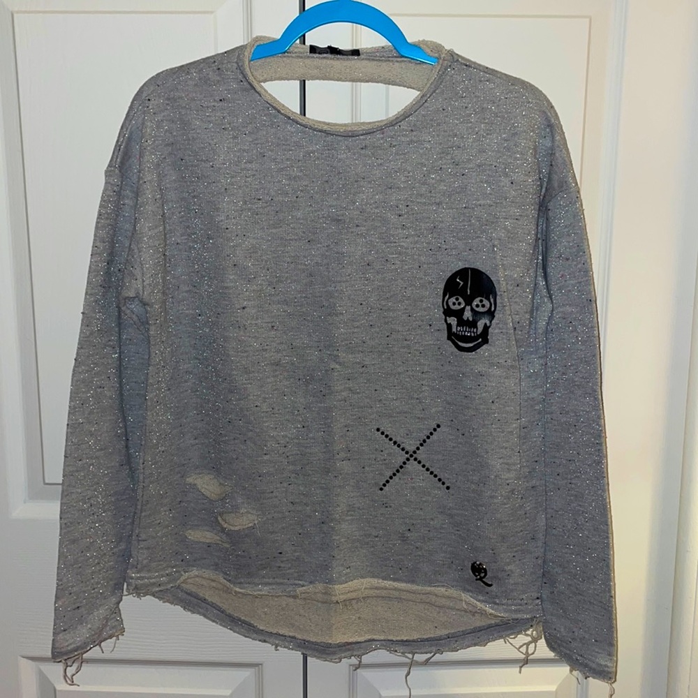 Gorgeous Alexander McQueen Shimmery zcasual top.